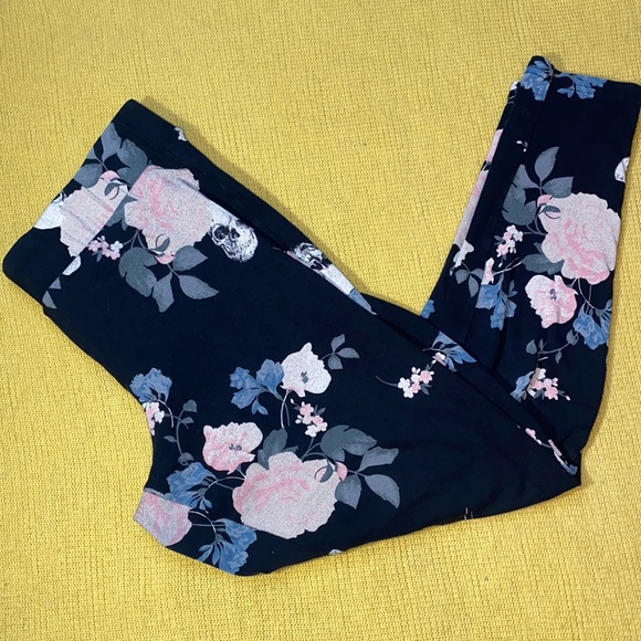 torrid Pants - Torrid size 1 floral leggings with skeletons